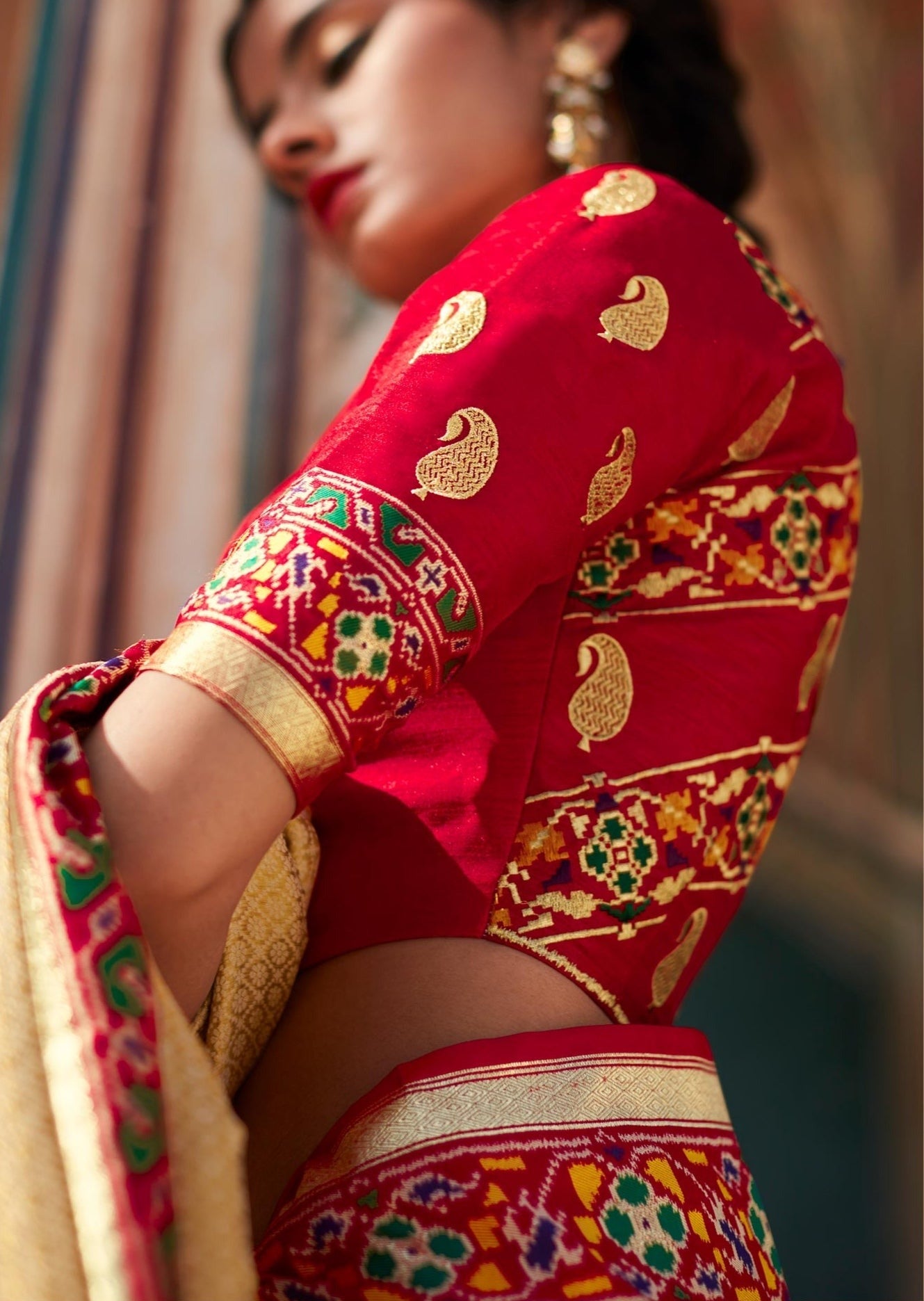 Banarasi Patola Silk Saree with Thread Embroidery Hand Work Blouse (Cream)