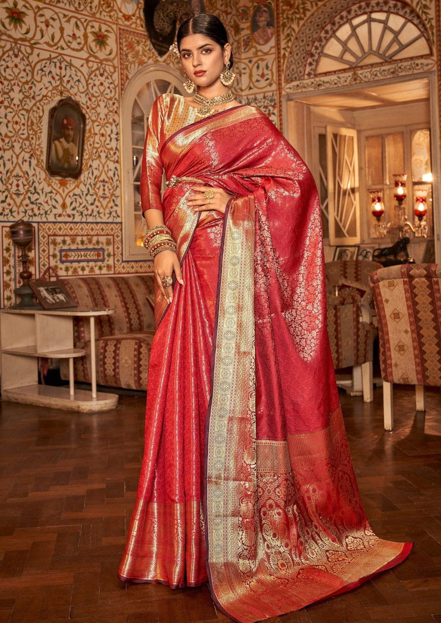 Traditional Kanchipuram Reach White Red Saree 6.3 m (With Blouse Piece) at  Rs 699 in Surat