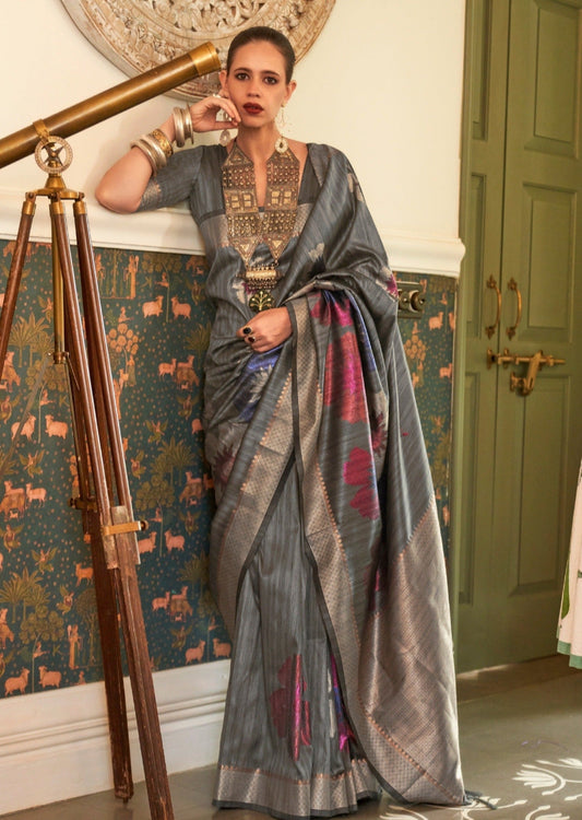 Bollywood actress Kalki Koechlin saree blouse designs online in grey color.