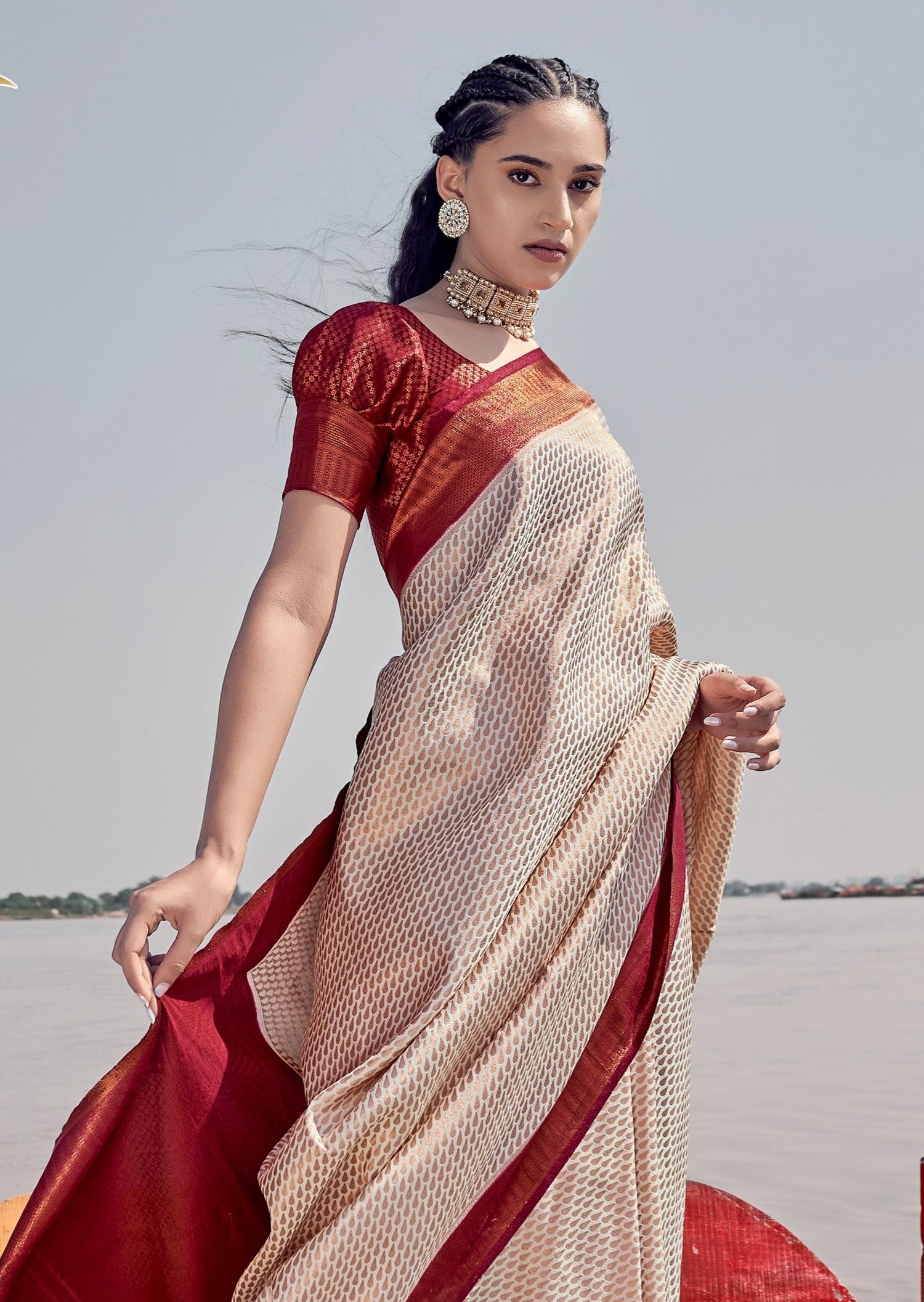 Buy Off-White & Gold Dual Tone Floral Motif Zari Woven Kanchipuram Tissue Silk  Saree Online | Samyakk