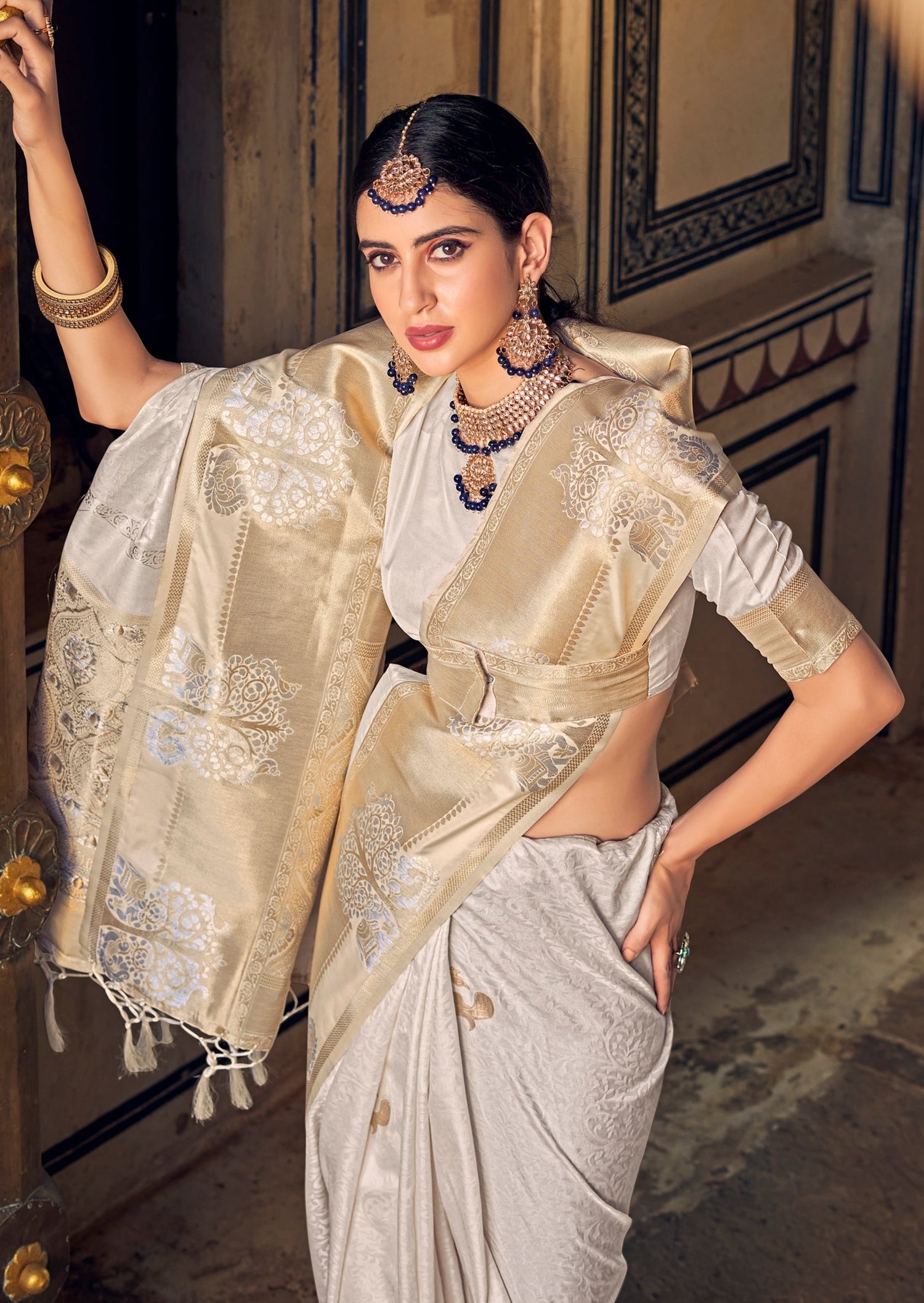 Moiety White Soft Banarasi Silk Saree With Panoply Blouse Piece