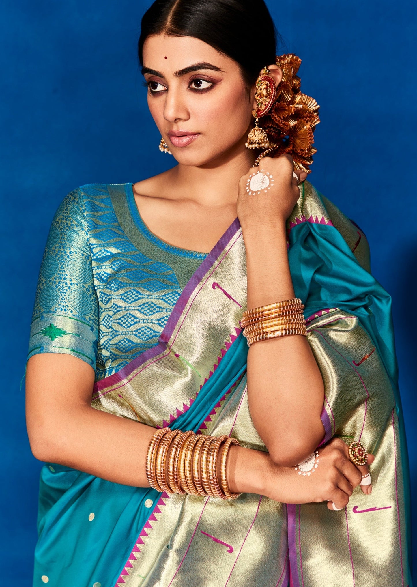 Maharashtrian bride wearing blue paithani silk saree blouse and jewellery online.