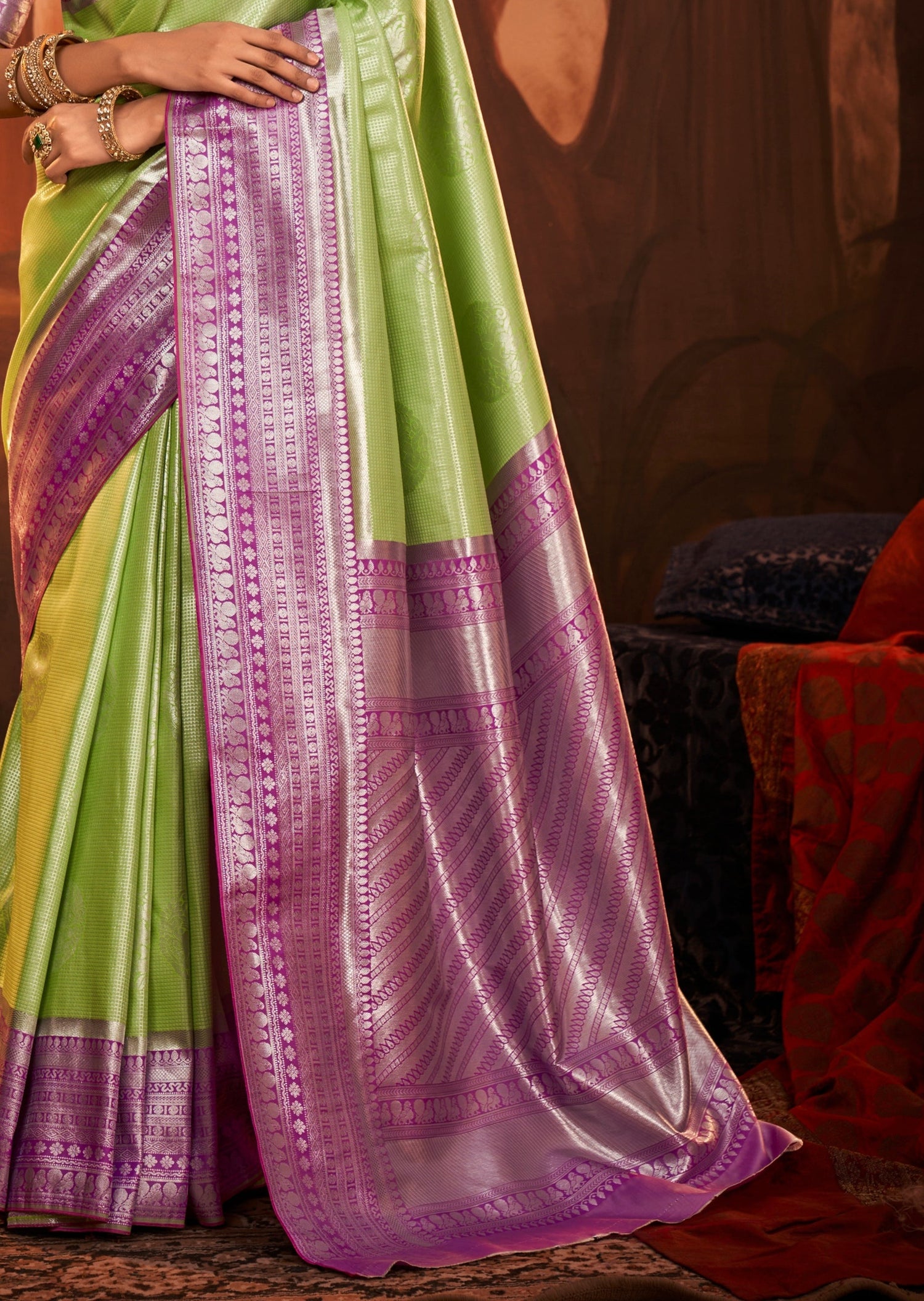 Lime green pure kanjivaram silk saree pallu online designs.