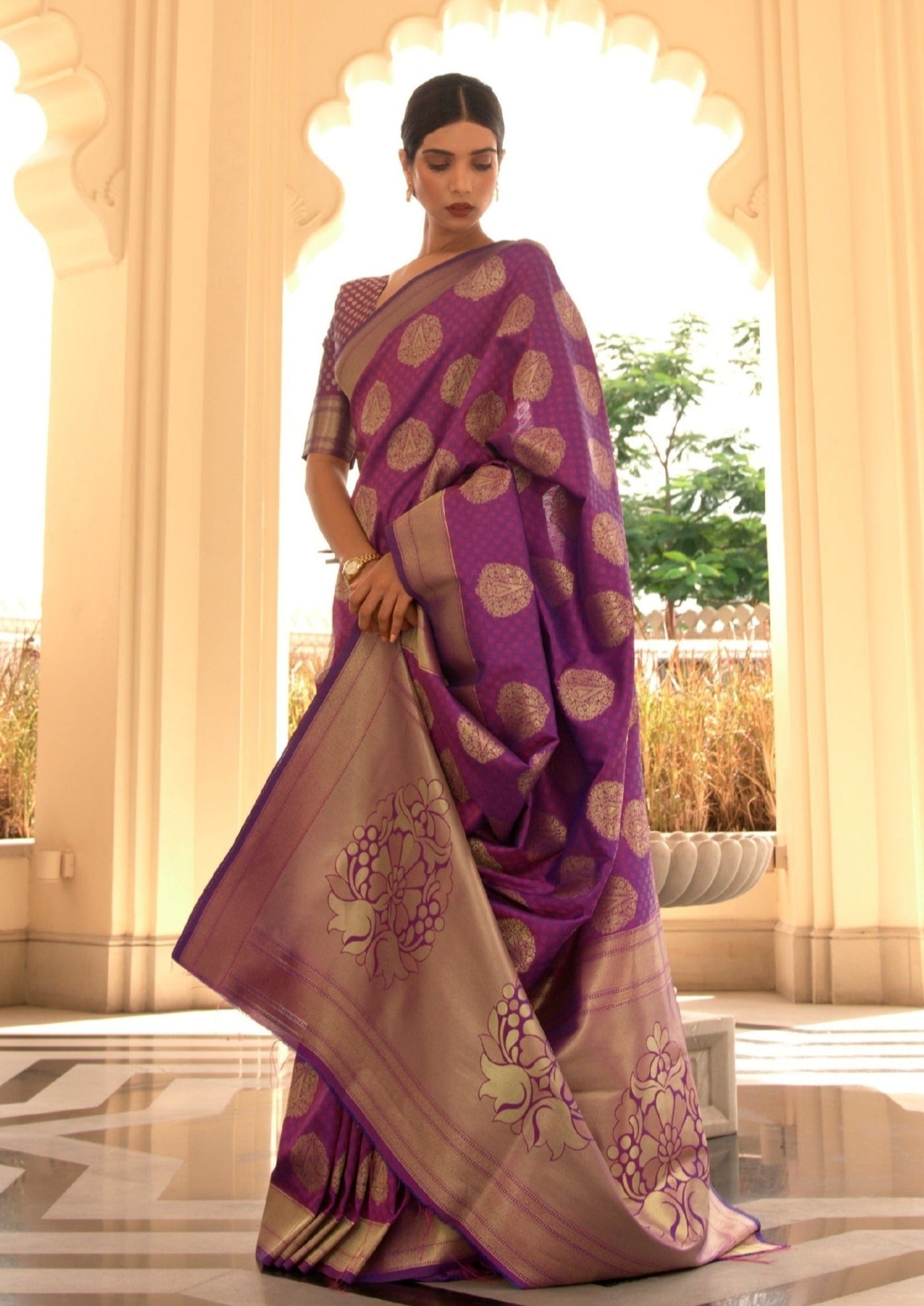 Handloom silk sarees online in magenta pink colour.