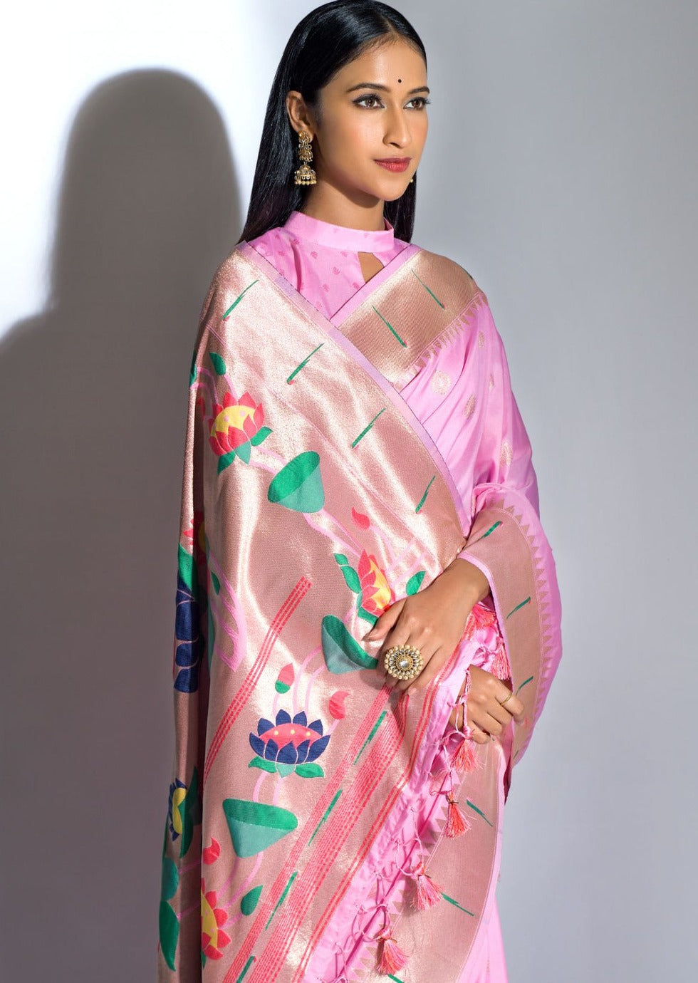 Paithani silk baby pink saree pallu design online.