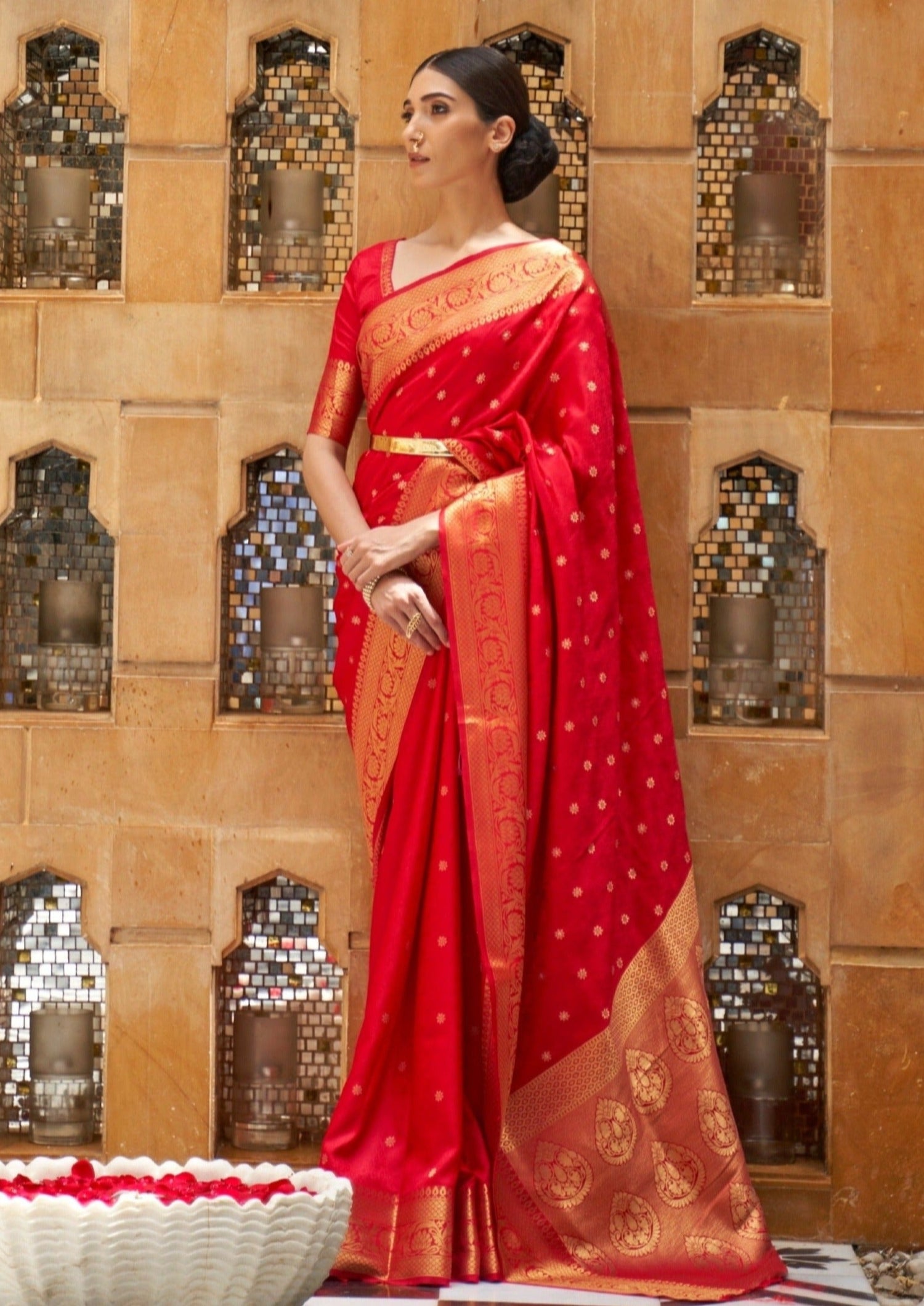 Pure kanjivaram silk red handloom saree online shopping for wedding function look.